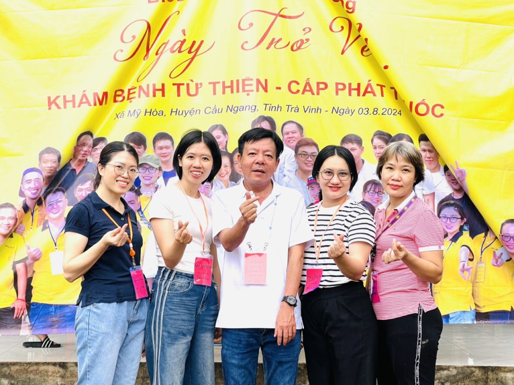 Chuyến từ thiện trao tặng máy trợ thính